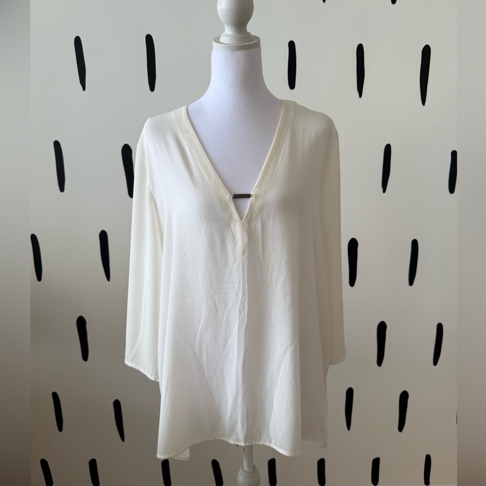 Express Off-White V-Neck Tunic Top